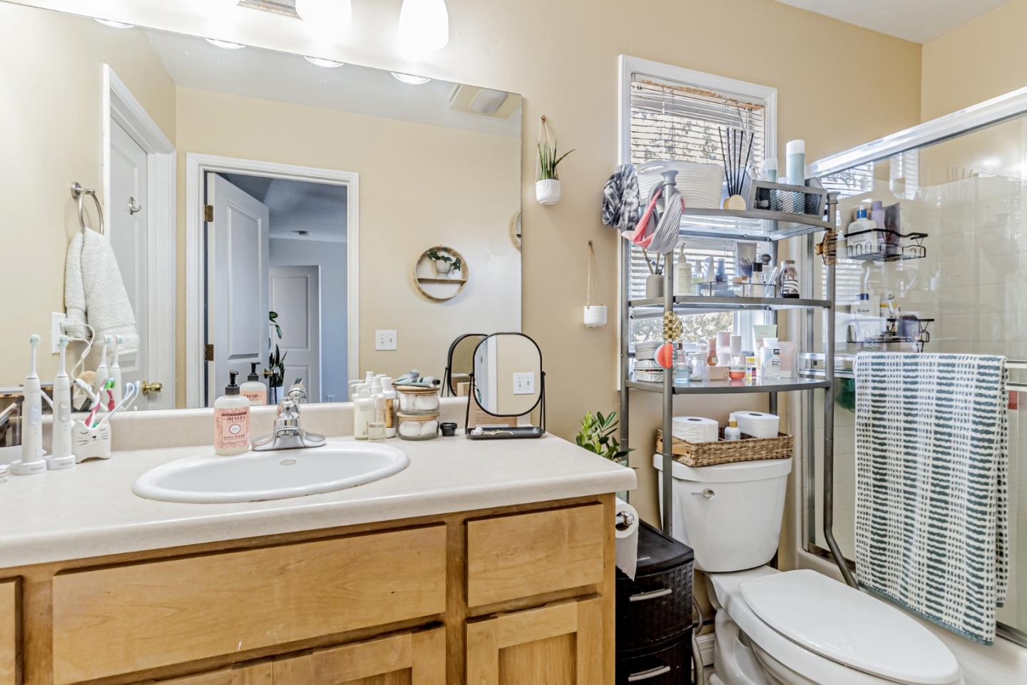 Detail Gallery Image 57 of 62 For 69-71 Nueva Ave, Redwood City,  CA 94061 - 4 Beds | 3 Baths