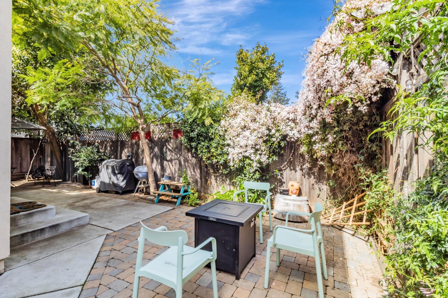 Detail Gallery Image 58 of 62 For 69-71 Nueva Ave, Redwood City,  CA 94061 - 4 Beds | 3 Baths