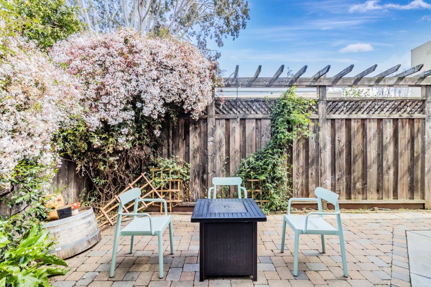 Detail Gallery Image 59 of 62 For 69-71 Nueva Ave, Redwood City,  CA 94061 - 4 Beds | 3 Baths
