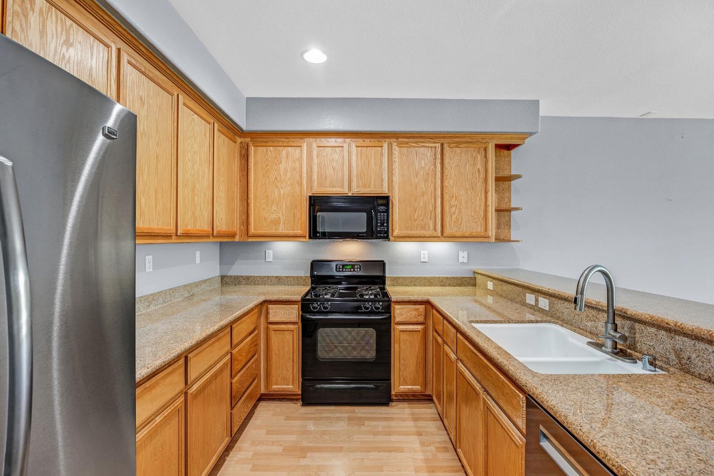 Detail Gallery Image 6 of 51 For 3668 Finnian Way, Dublin,  CA 94568 - 1 Beds | 1/1 Baths