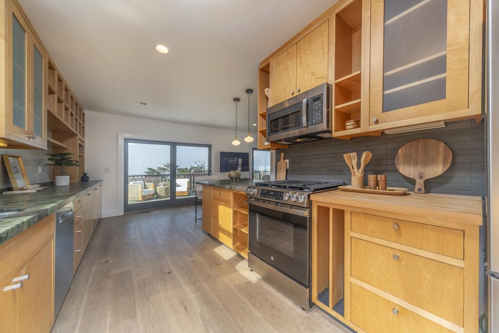 Detail Gallery Image 7 of 45 For 854 Kelmore St, Moss Beach,  CA 94038 - 3 Beds | 2 Baths