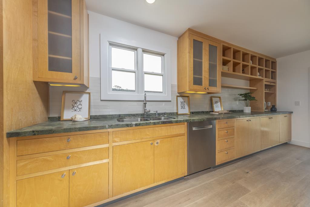 Detail Gallery Image 9 of 45 For 854 Kelmore St, Moss Beach,  CA 94038 - 3 Beds | 2 Baths