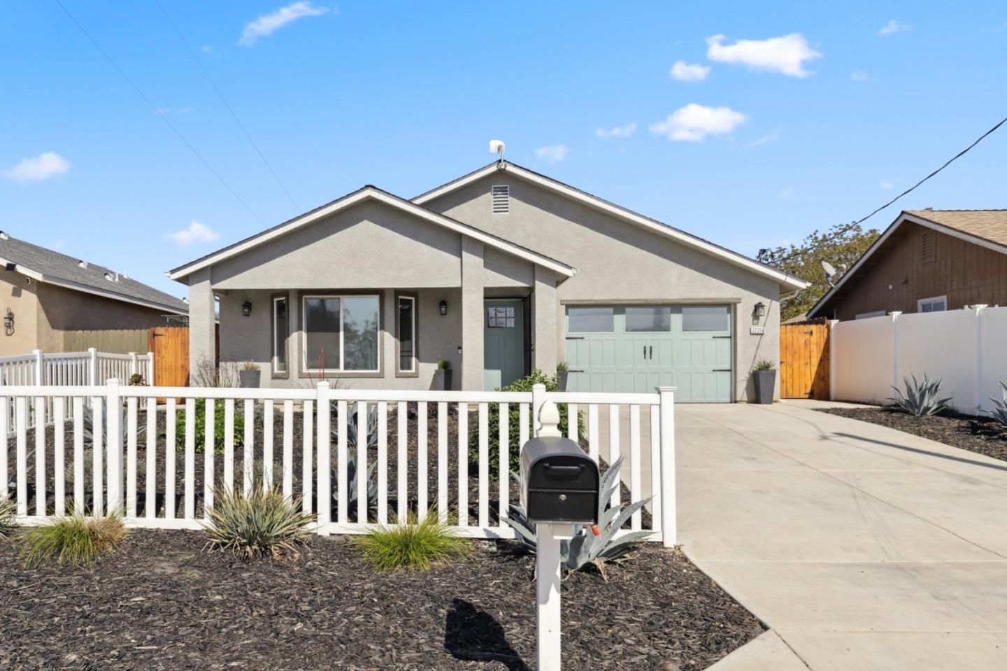 Detail Gallery Image 3 of 21 For 22356 Arnott Dr, Chowchilla,  CA 93610 - 3 Beds | 2 Baths