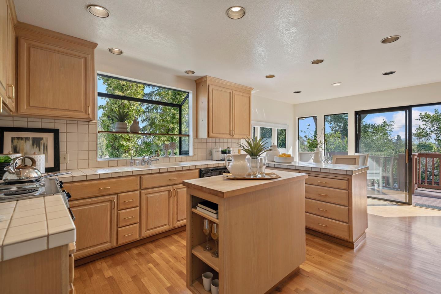 Detail Gallery Image 11 of 43 For 222 Casitas Bulevar, Los Gatos,  CA 95032 - 3 Beds | 2/1 Baths