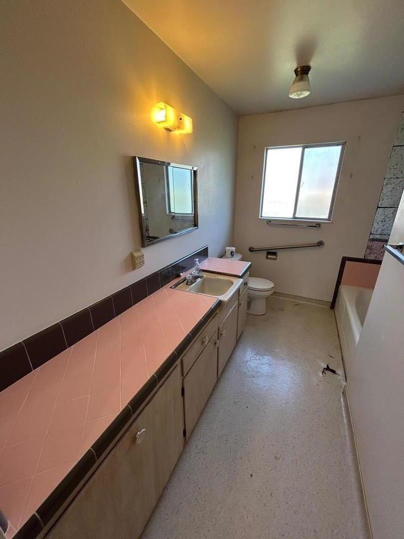 Detail Gallery Image 12 of 26 For 794 Fairfax Dr, Salinas,  CA 93901 - 3 Beds | 2 Baths