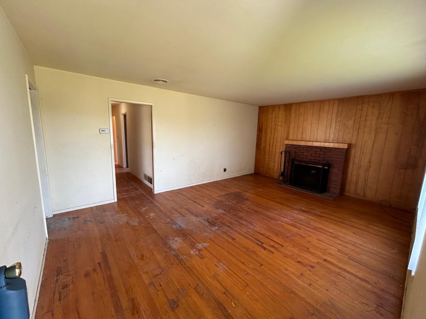 Detail Gallery Image 4 of 26 For 794 Fairfax Dr, Salinas,  CA 93901 - 3 Beds | 2 Baths