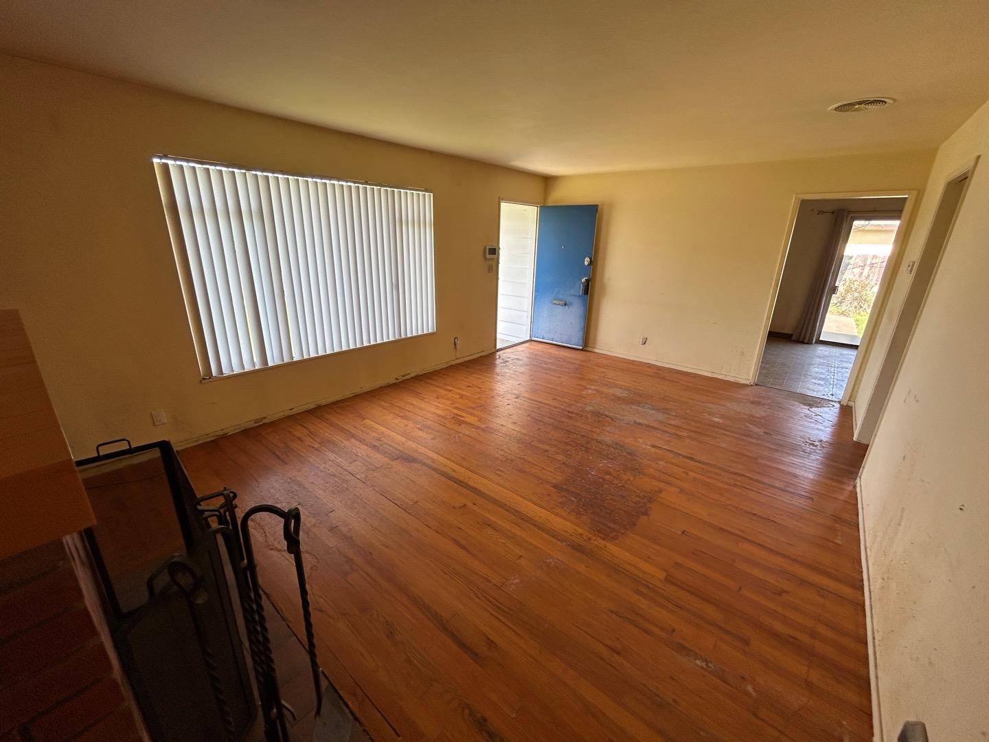 Detail Gallery Image 5 of 26 For 794 Fairfax Dr, Salinas,  CA 93901 - 3 Beds | 2 Baths