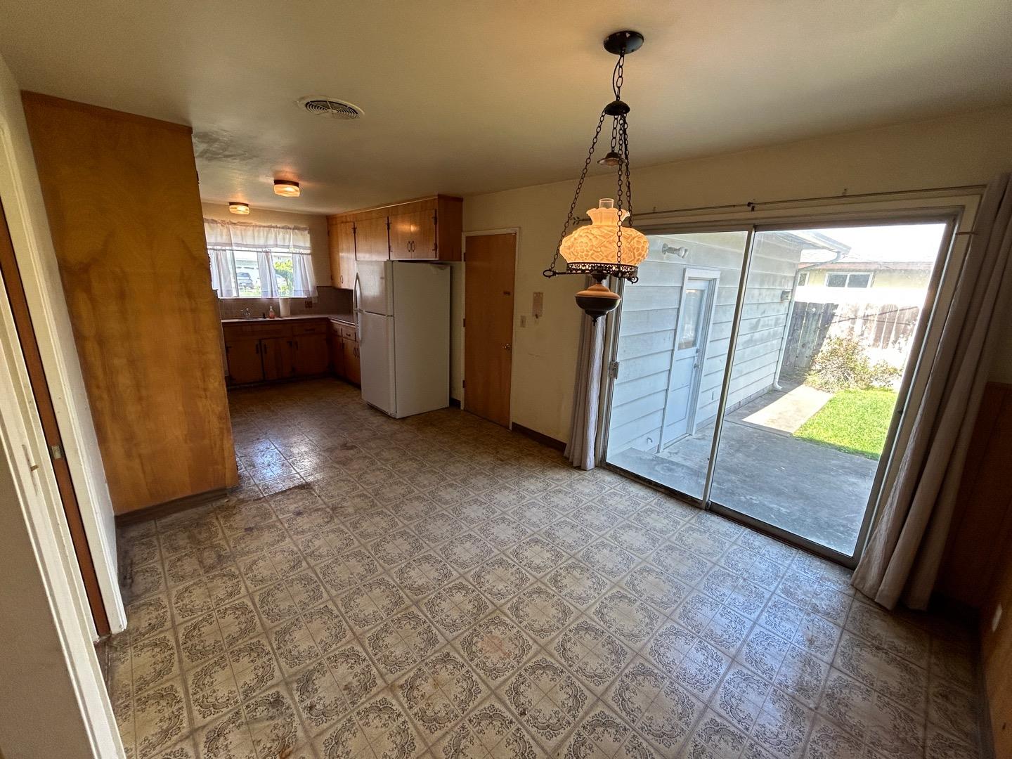 Detail Gallery Image 6 of 26 For 794 Fairfax Dr, Salinas,  CA 93901 - 3 Beds | 2 Baths