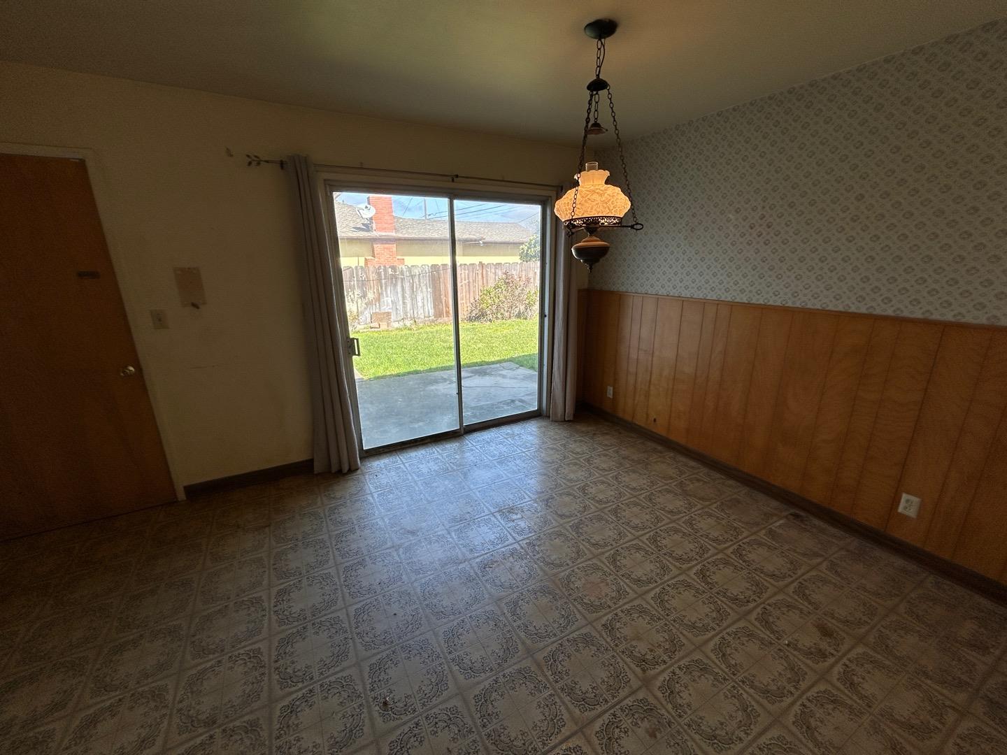 Detail Gallery Image 9 of 26 For 794 Fairfax Dr, Salinas,  CA 93901 - 3 Beds | 2 Baths