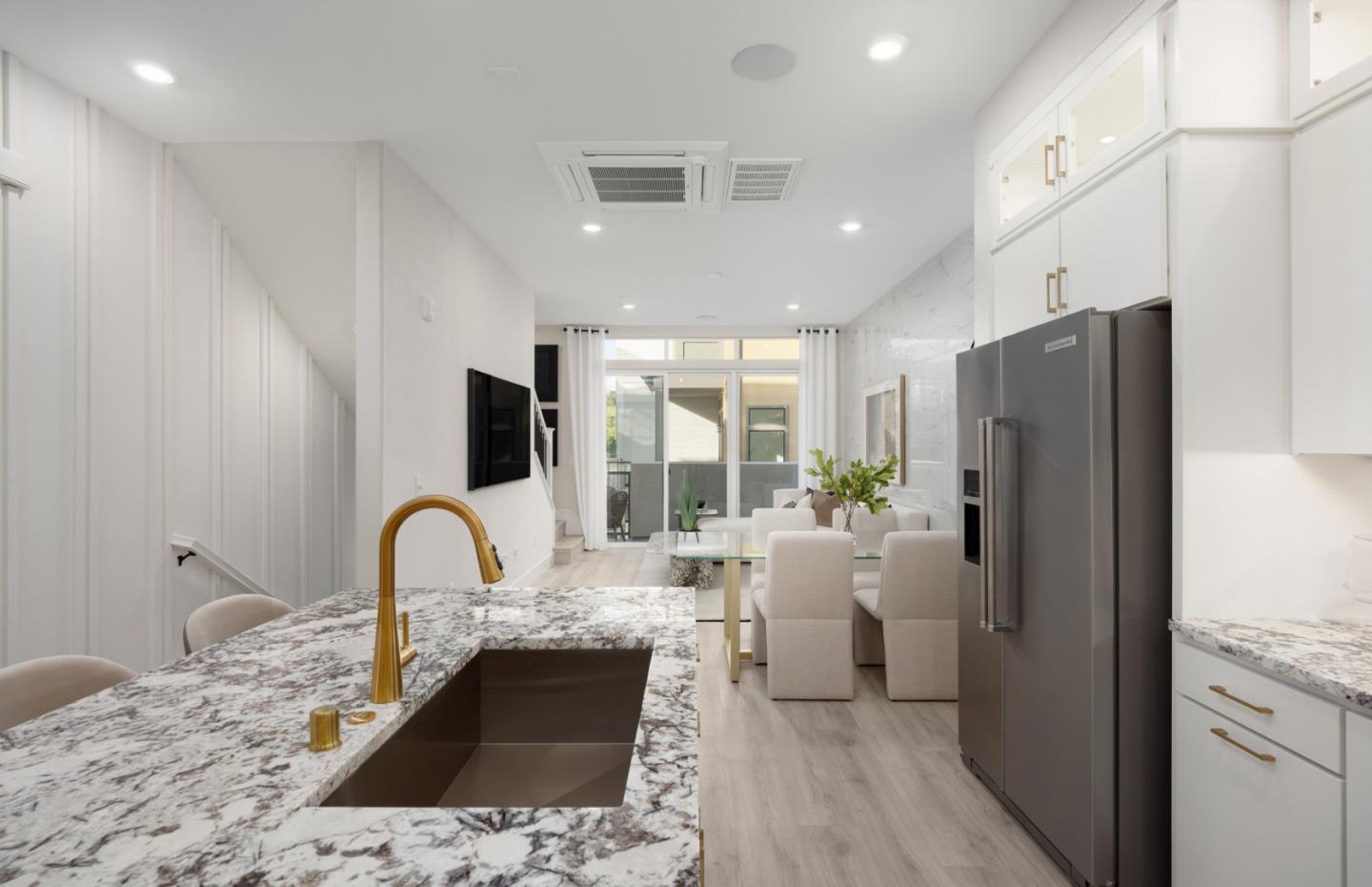 Detail Gallery Image 12 of 17 For 2440 Willow Way #4,  San Mateo,  CA 94403 - 3 Beds | 3 Baths