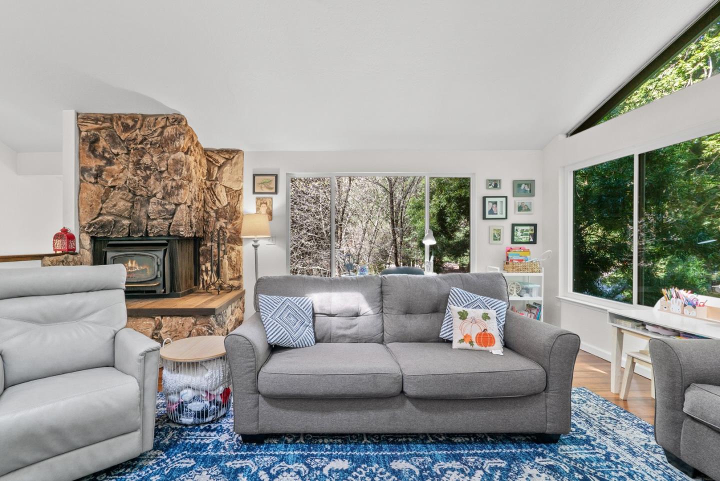 Detail Gallery Image 10 of 37 For 903 Redwood Dr, Aptos,  CA 95003 - 3 Beds | 2 Baths