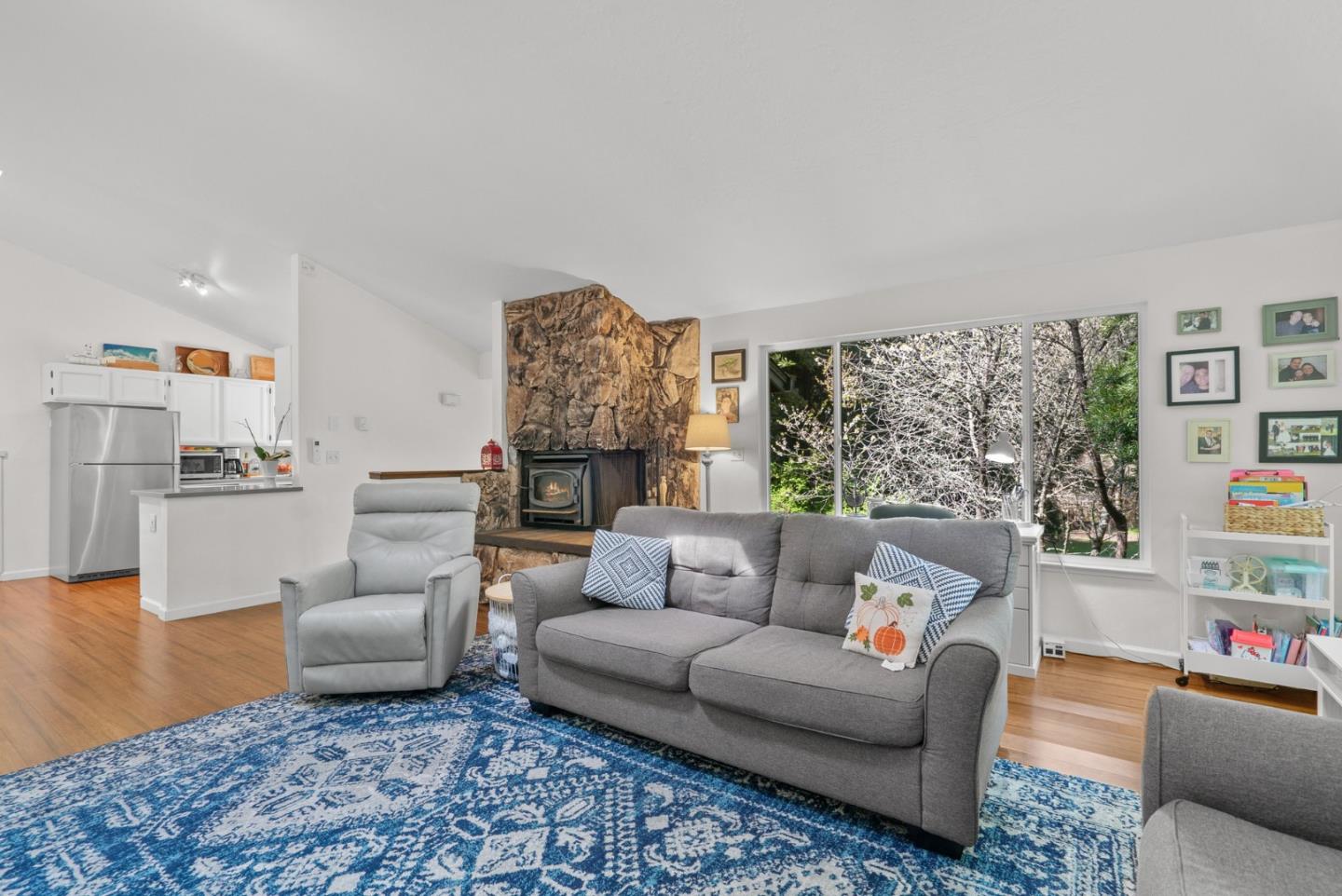 Detail Gallery Image 9 of 37 For 903 Redwood Dr, Aptos,  CA 95003 - 3 Beds | 2 Baths