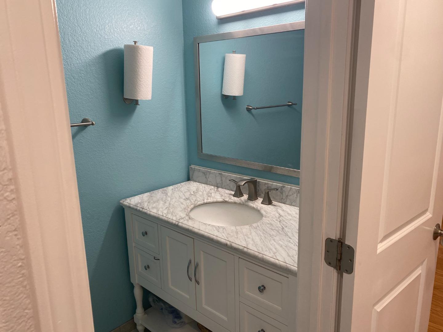 Detail Gallery Image 10 of 36 For 171 Kenbrook Cir, San Jose,  CA 95111 - 3 Beds | 1/1 Baths