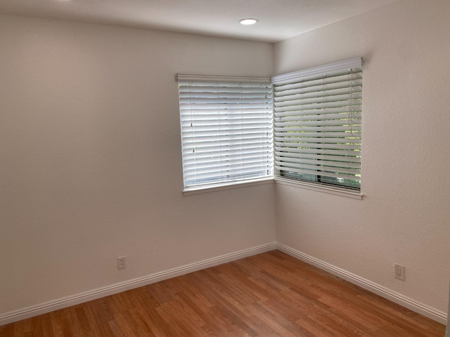 Detail Gallery Image 12 of 36 For 171 Kenbrook Cir, San Jose,  CA 95111 - 3 Beds | 1/1 Baths