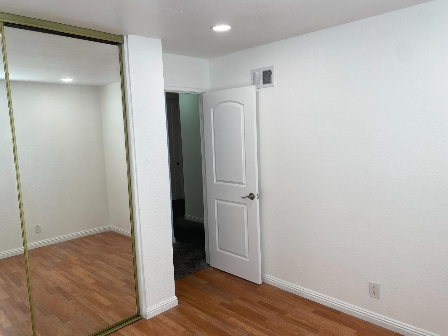 Detail Gallery Image 13 of 36 For 171 Kenbrook Cir, San Jose,  CA 95111 - 3 Beds | 1/1 Baths