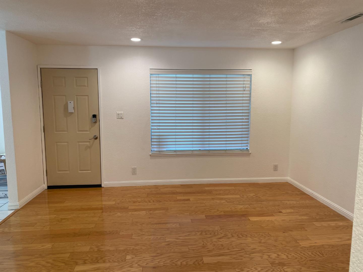 Detail Gallery Image 2 of 36 For 171 Kenbrook Cir, San Jose,  CA 95111 - 3 Beds | 1/1 Baths