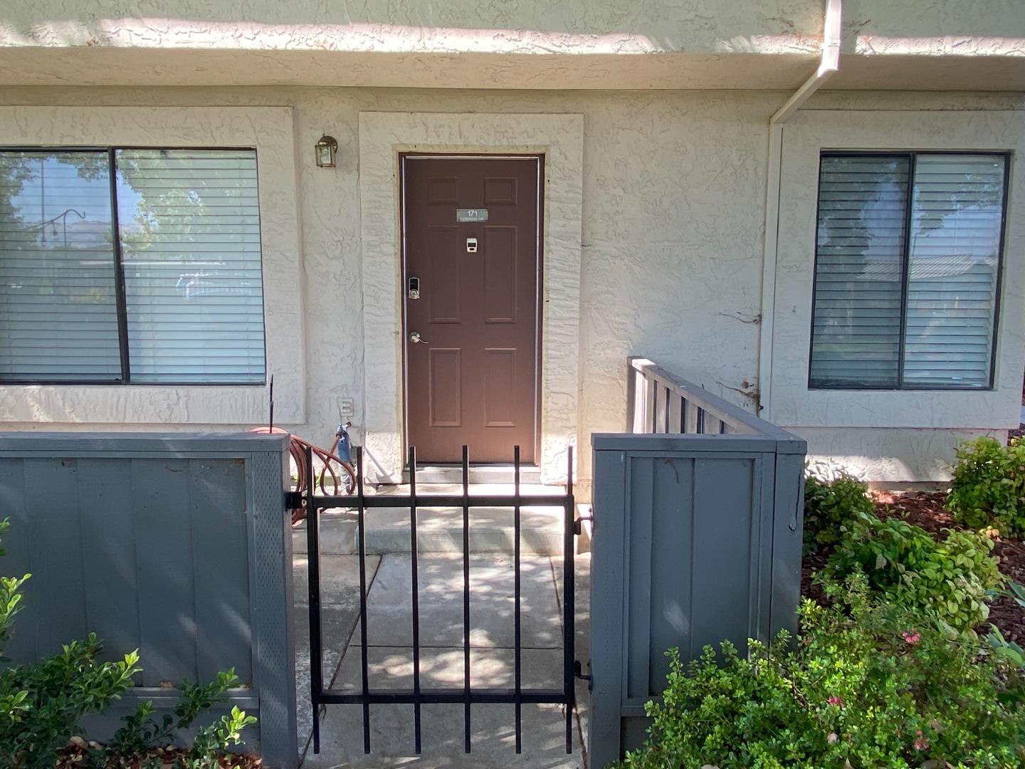 Detail Gallery Image 23 of 36 For 171 Kenbrook Cir, San Jose,  CA 95111 - 3 Beds | 1/1 Baths