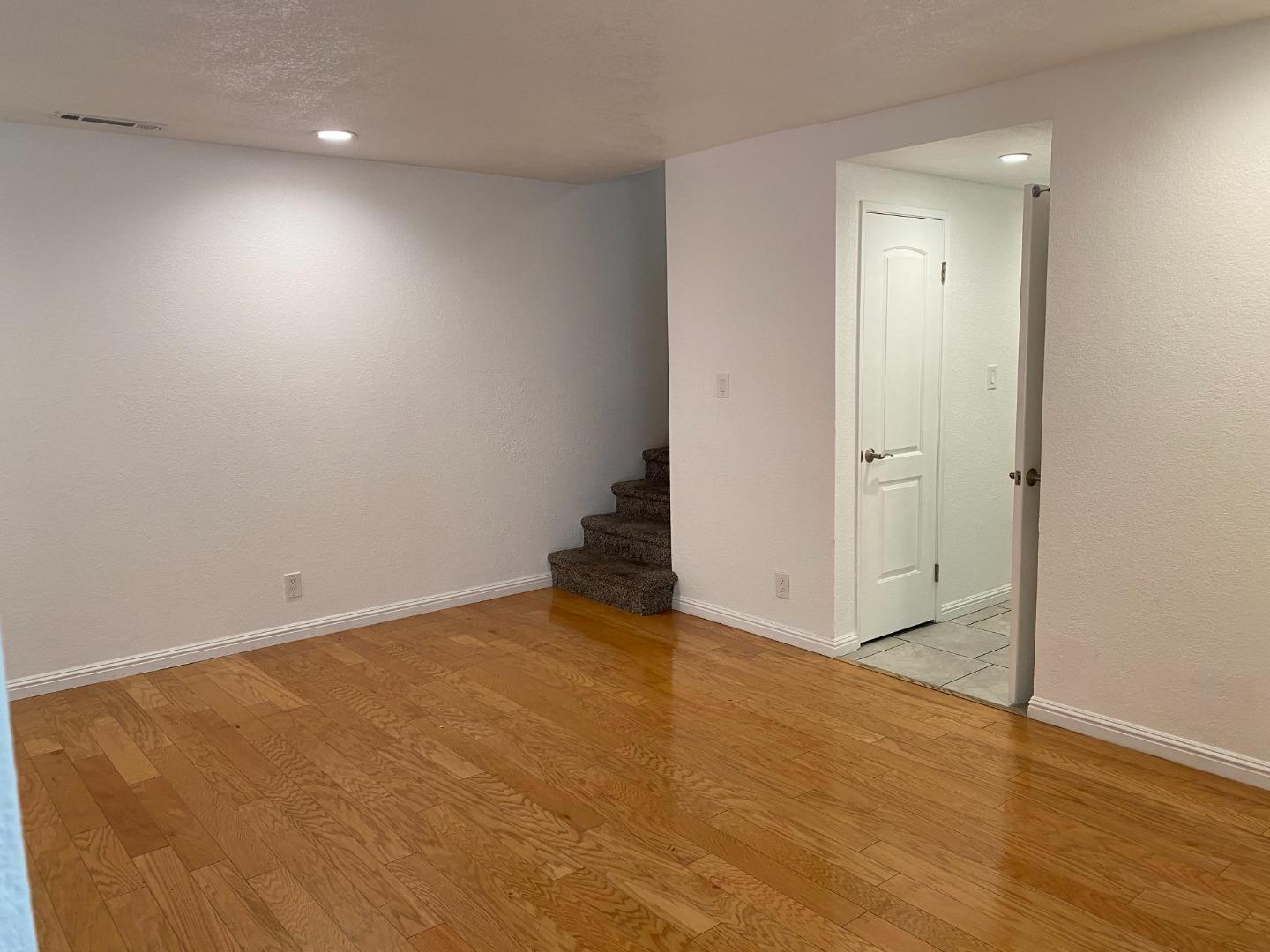 Detail Gallery Image 3 of 36 For 171 Kenbrook Cir, San Jose,  CA 95111 - 3 Beds | 1/1 Baths