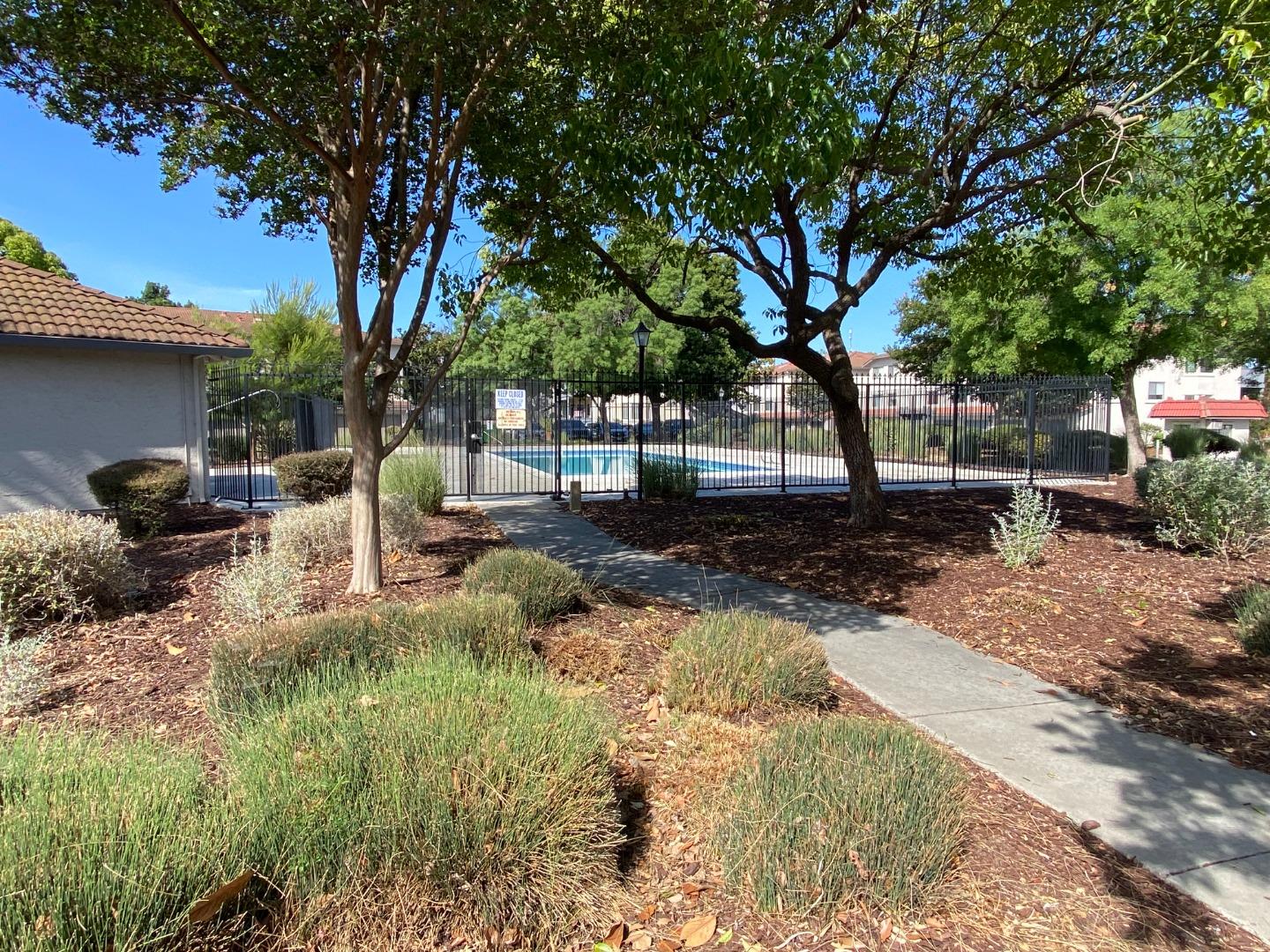 Detail Gallery Image 35 of 36 For 171 Kenbrook Cir, San Jose,  CA 95111 - 3 Beds | 1/1 Baths