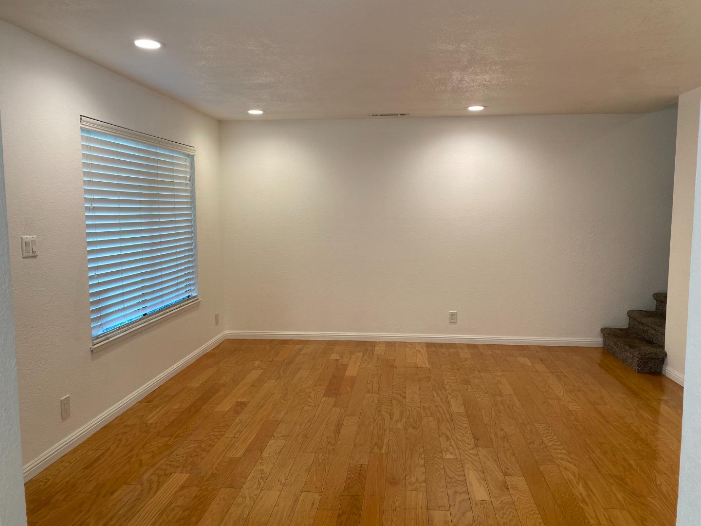 Detail Gallery Image 4 of 36 For 171 Kenbrook Cir, San Jose,  CA 95111 - 3 Beds | 1/1 Baths