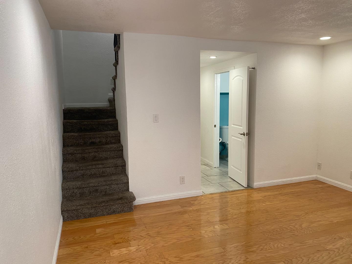 Detail Gallery Image 5 of 36 For 171 Kenbrook Cir, San Jose,  CA 95111 - 3 Beds | 1/1 Baths