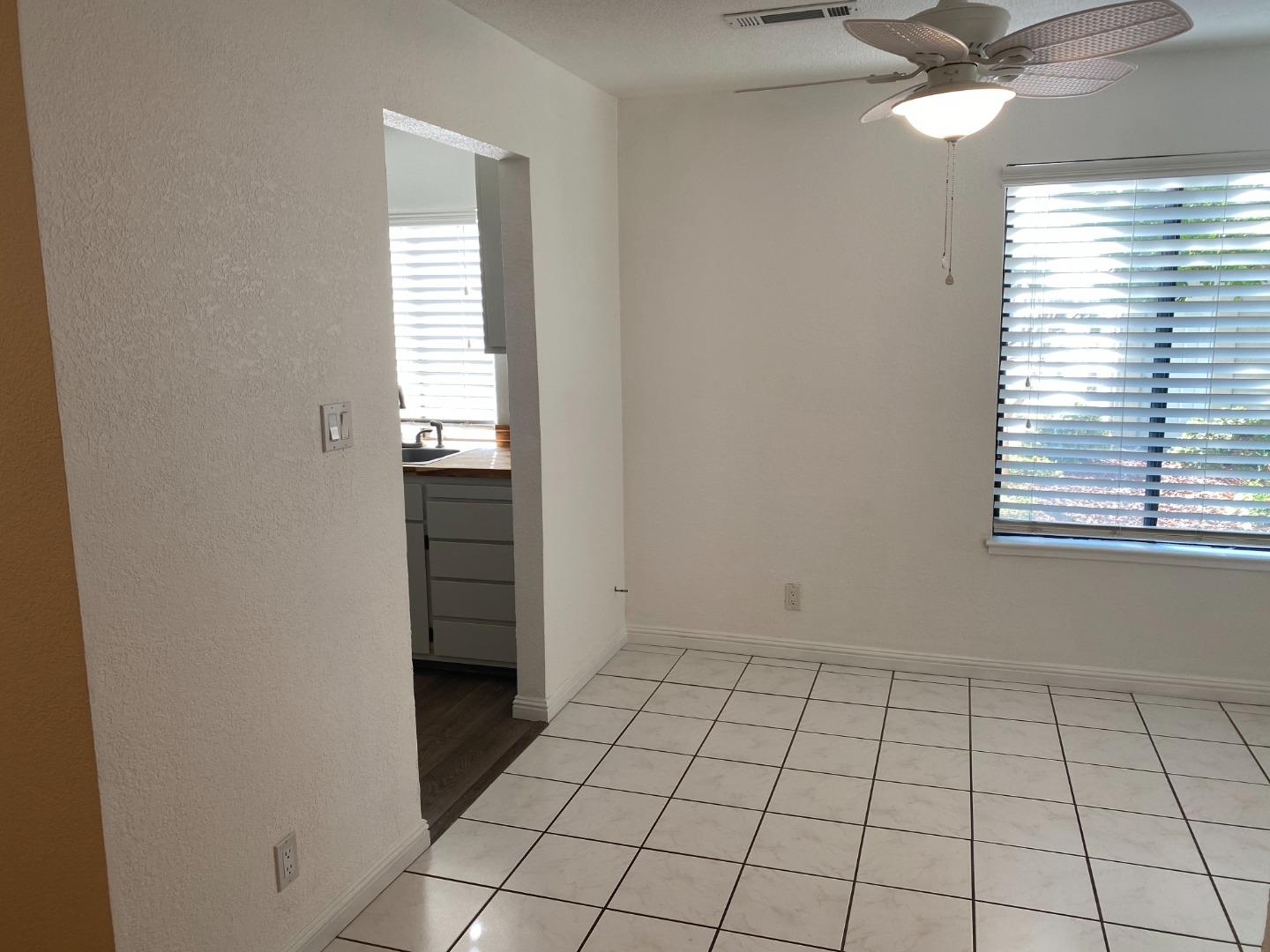 Detail Gallery Image 6 of 36 For 171 Kenbrook Cir, San Jose,  CA 95111 - 3 Beds | 1/1 Baths
