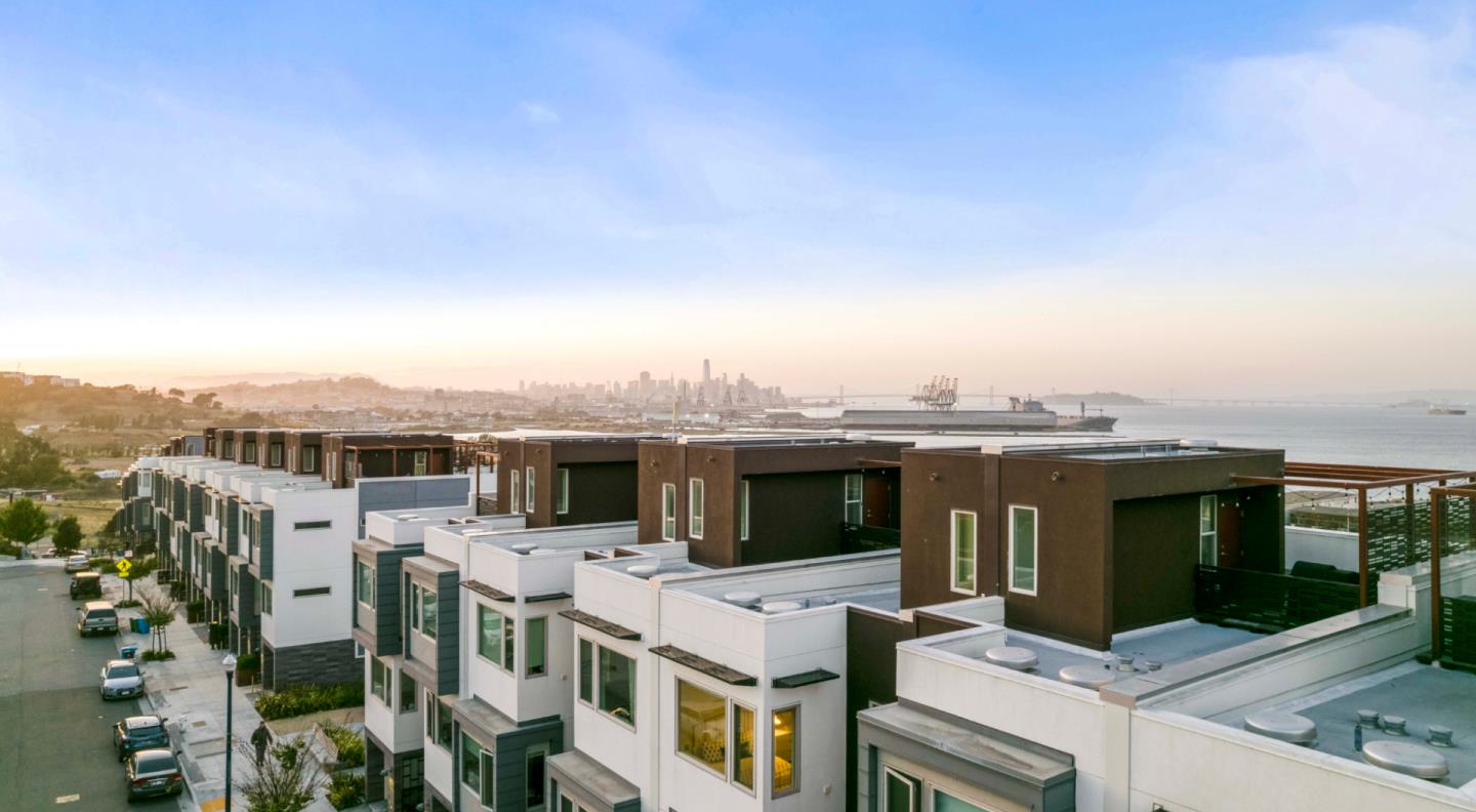 Detail Gallery Image 1 of 15 For 555 Innes Ave #408,  San Francisco,  CA 94124 - 2 Beds | 2 Baths