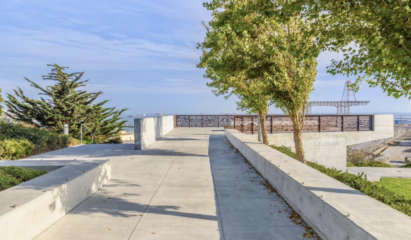 Detail Gallery Image 5 of 15 For 555 Innes Ave #408,  San Francisco,  CA 94124 - 2 Beds | 2 Baths