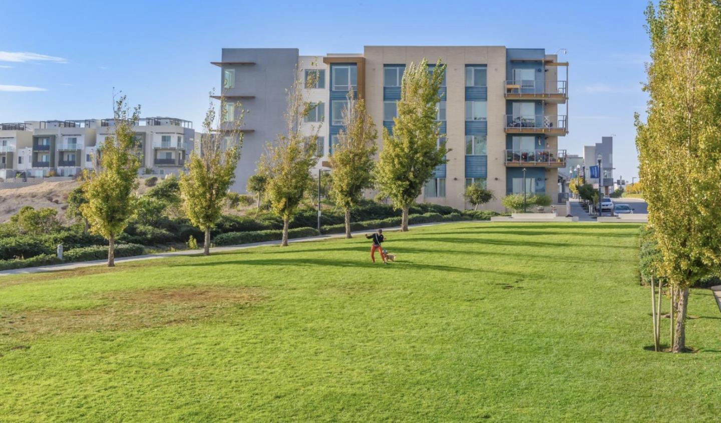 Detail Gallery Image 6 of 15 For 555 Innes Ave #408,  San Francisco,  CA 94124 - 2 Beds | 2 Baths