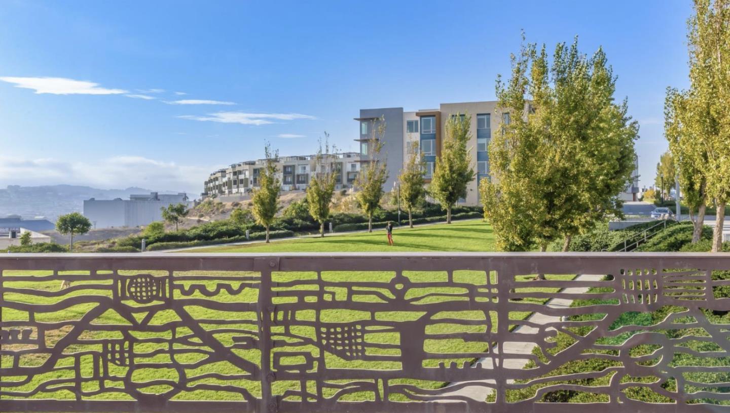 Detail Gallery Image 7 of 15 For 555 Innes Ave #408,  San Francisco,  CA 94124 - 2 Beds | 2 Baths