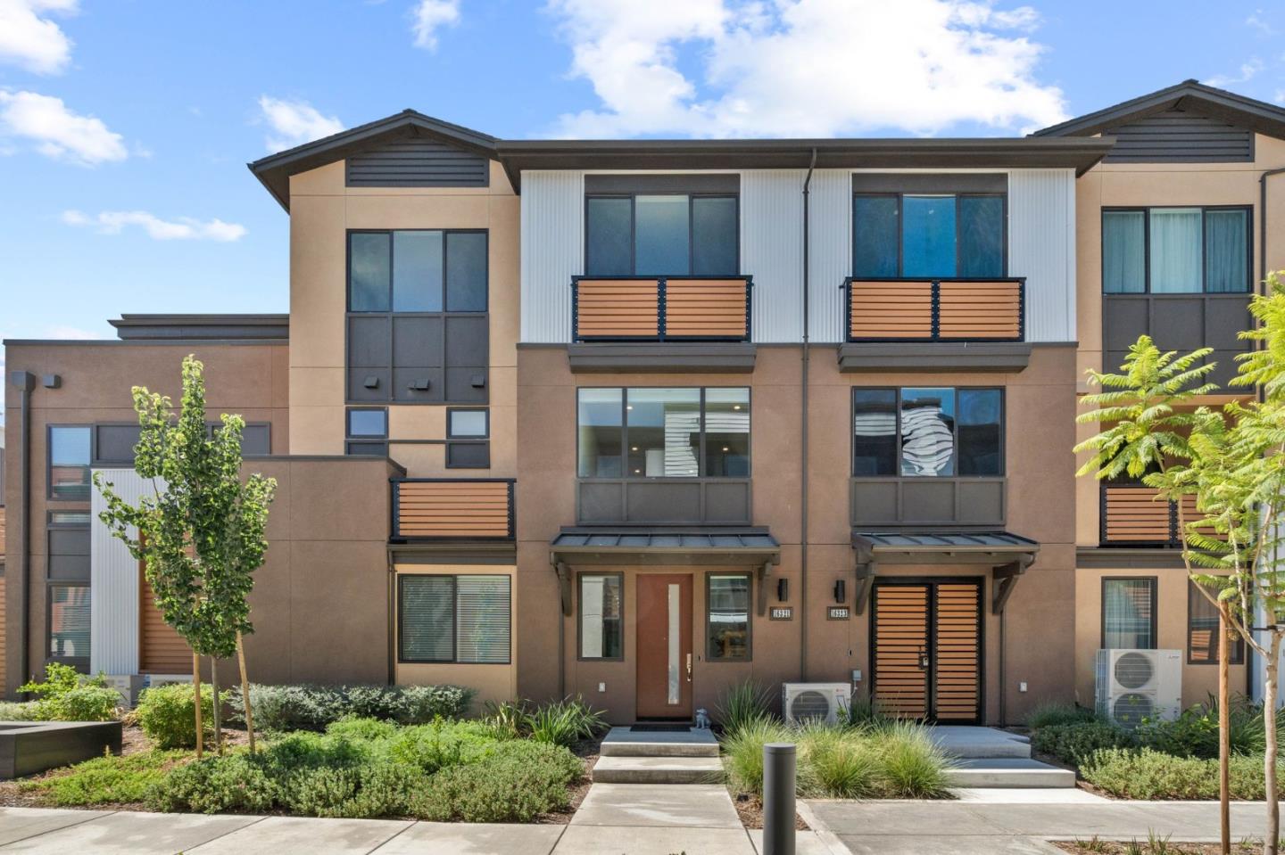 Detail Gallery Image 2 of 38 For 16321 Hamsher Ct, Los Gatos,  CA 95032 - 1 Beds | 1/1 Baths