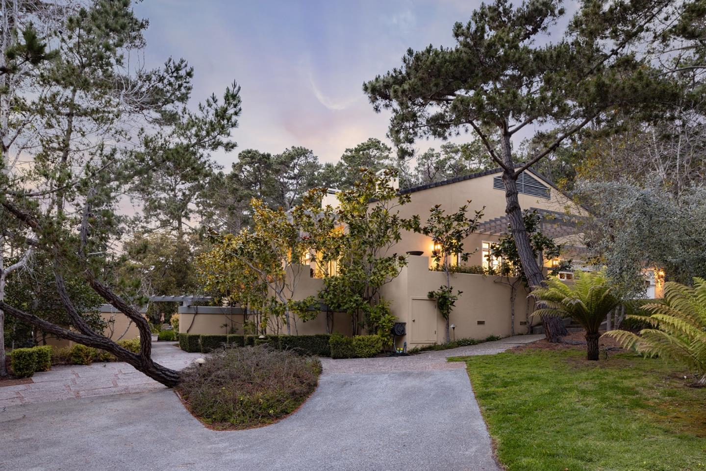 Detail Gallery Image 4 of 47 For 1579 Griffin Rd, Pebble Beach,  CA 93953 - 6 Beds | 4/1 Baths