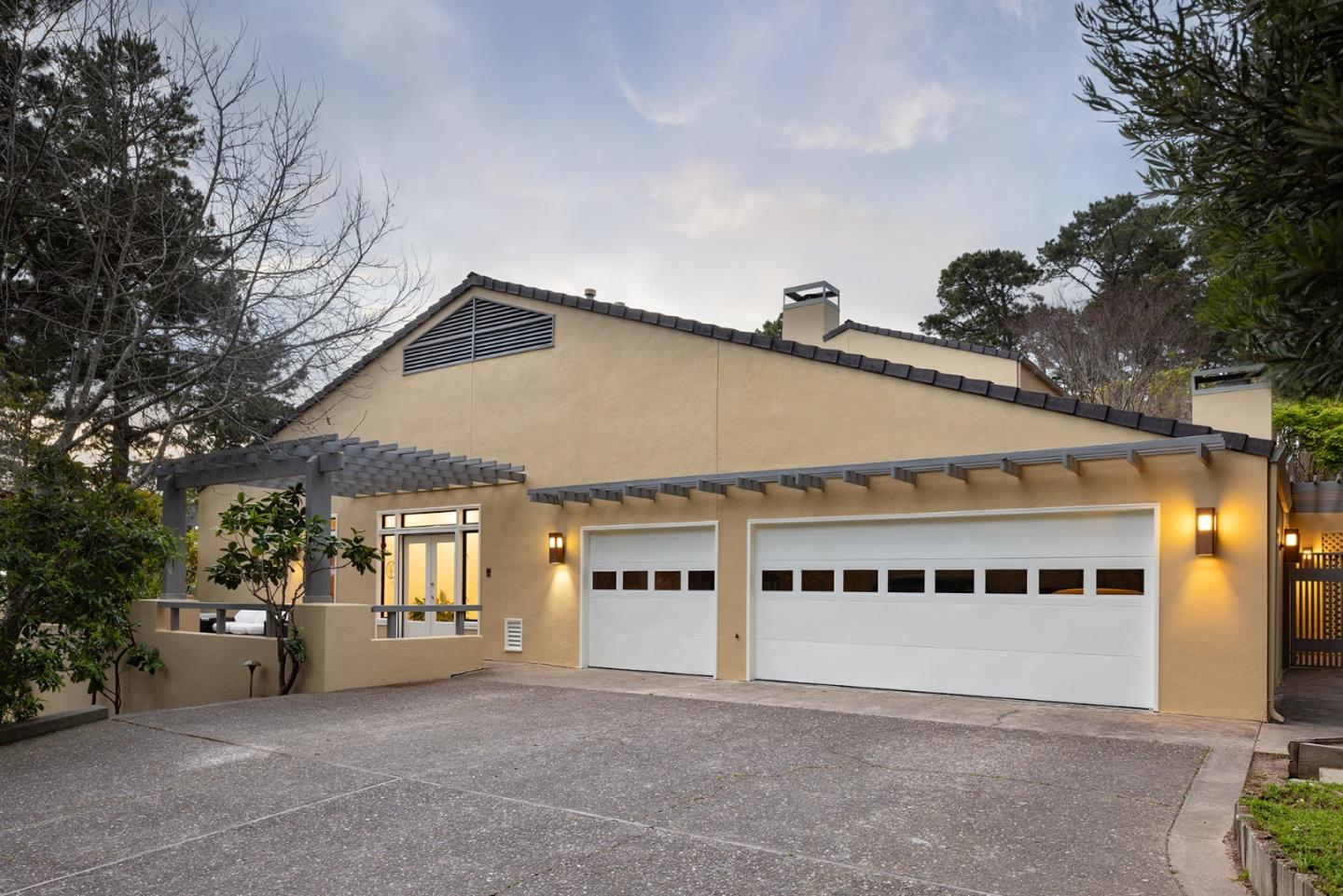 Detail Gallery Image 5 of 47 For 1579 Griffin Rd, Pebble Beach,  CA 93953 - 6 Beds | 4/1 Baths