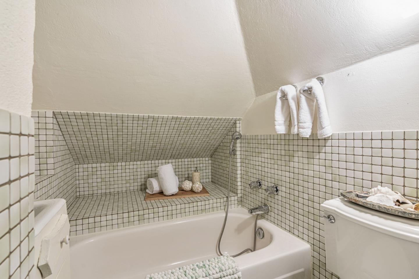 Detail Gallery Image 18 of 25 For 388 Central Ave, Pacific Grove,  CA 93950 - 4 Beds | 3 Baths