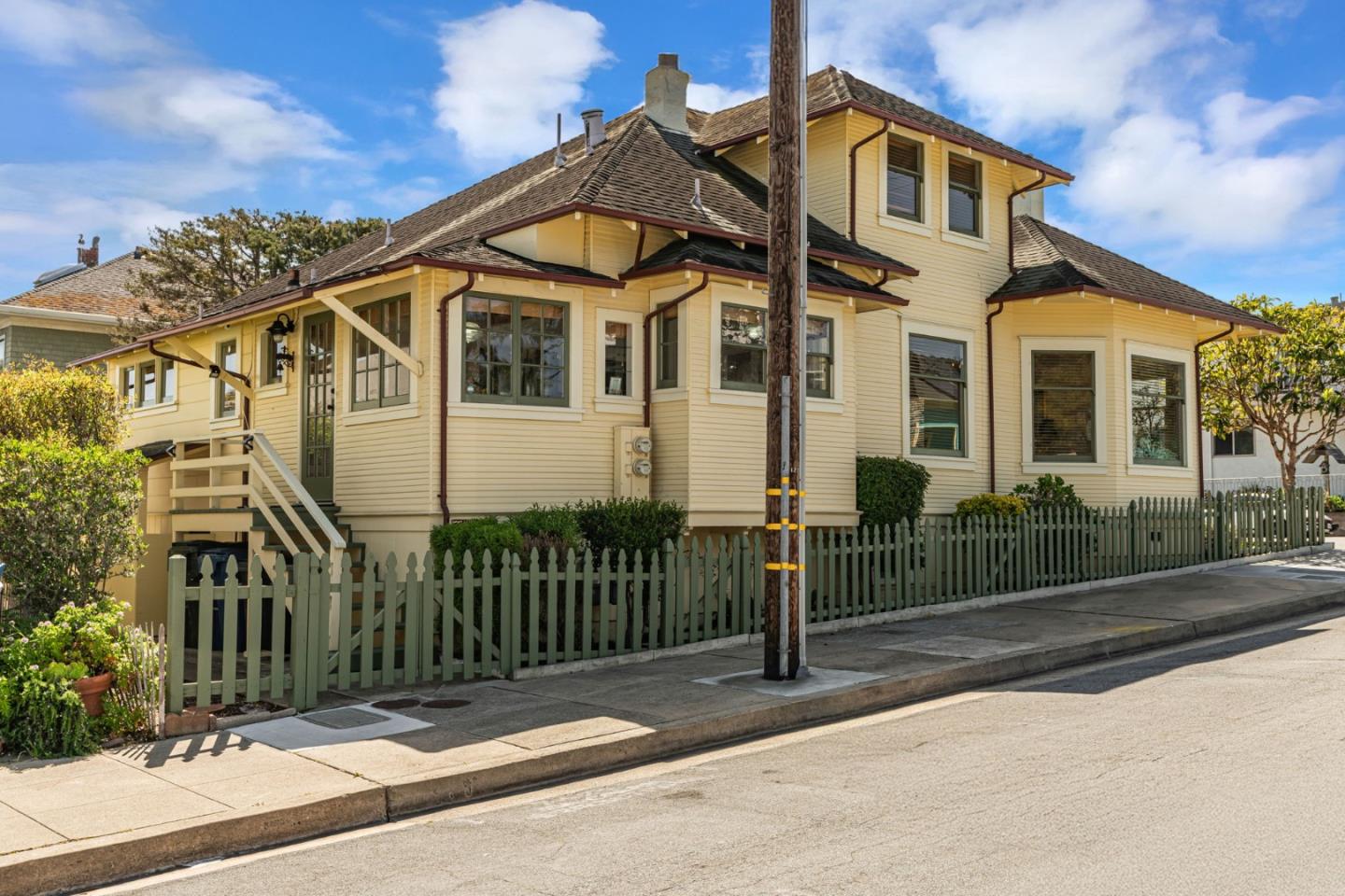 Detail Gallery Image 23 of 25 For 388 Central Ave, Pacific Grove,  CA 93950 - 4 Beds | 3 Baths