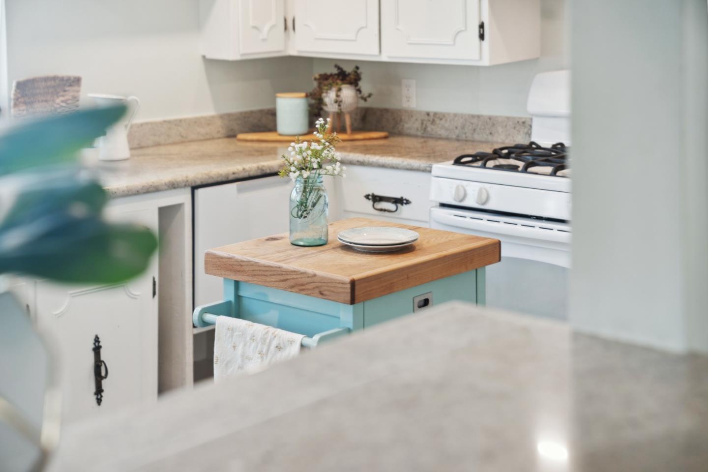 Detail Gallery Image 11 of 82 For 711 Darwin St, Santa Cruz,  CA 95062 - 2 Beds | 2 Baths