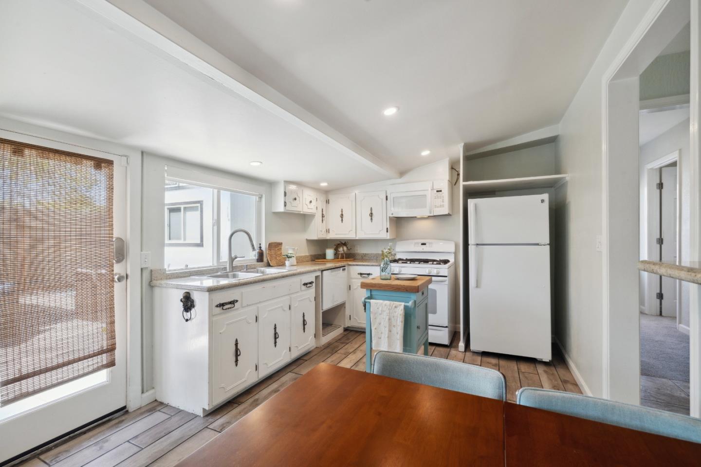 Detail Gallery Image 12 of 82 For 711 Darwin St, Santa Cruz,  CA 95062 - 2 Beds | 2 Baths