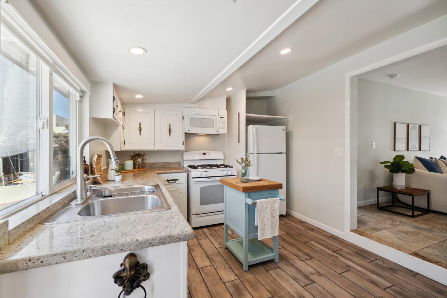 Detail Gallery Image 13 of 82 For 711 Darwin St, Santa Cruz,  CA 95062 - 2 Beds | 2 Baths