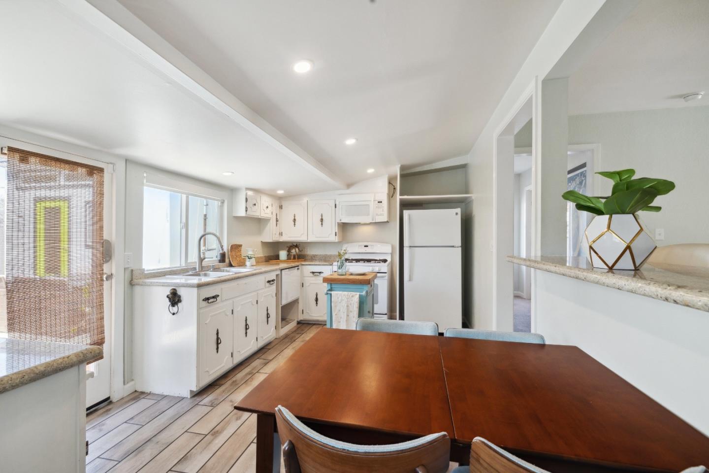 Detail Gallery Image 14 of 82 For 711 Darwin St, Santa Cruz,  CA 95062 - 2 Beds | 2 Baths