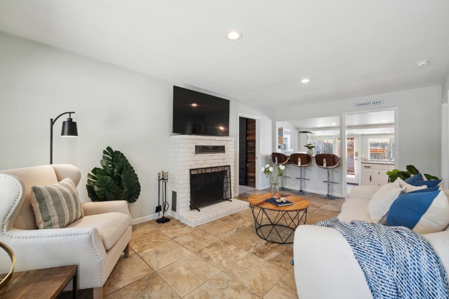 Detail Gallery Image 5 of 82 For 711 Darwin St, Santa Cruz,  CA 95062 - 2 Beds | 2 Baths