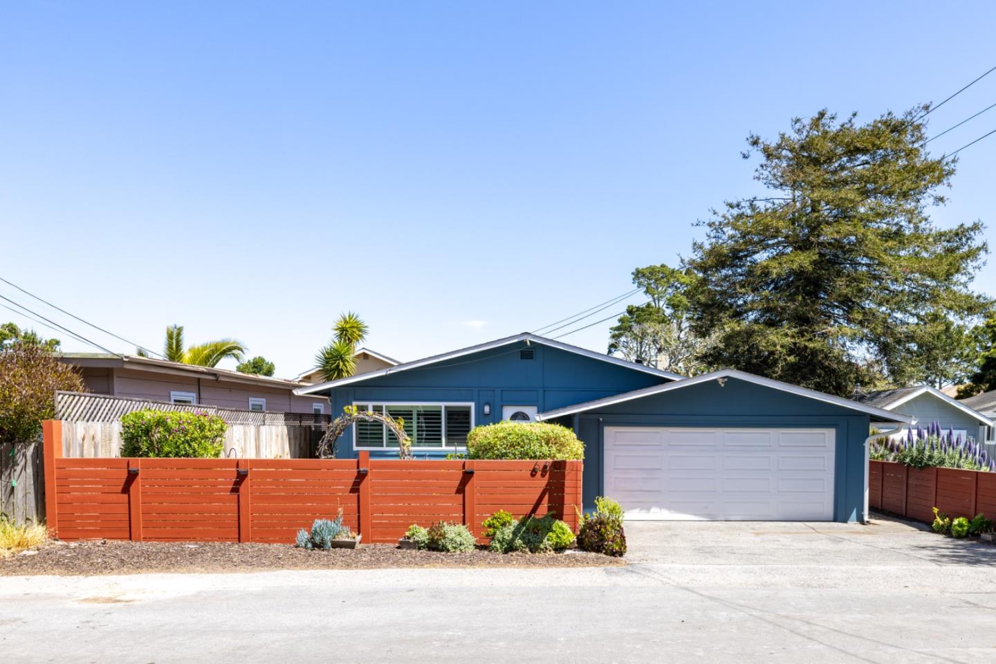 Detail Gallery Image 2 of 20 For 680 Parcel St, Monterey,  CA 93940 - 3 Beds | 2 Baths