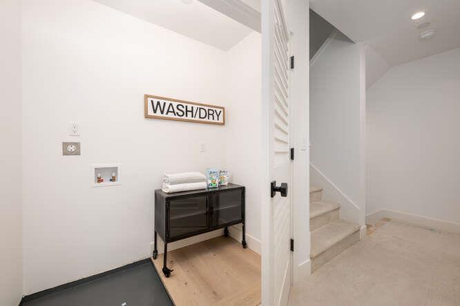 Detail Gallery Image 12 of 26 For 782 Elm #B,  San Carlos,  CA 94070 - 4 Beds | 3/1 Baths