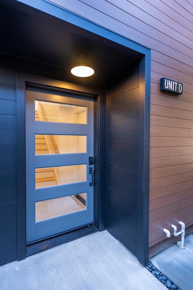 Detail Gallery Image 2 of 26 For 782 Elm #B,  San Carlos,  CA 94070 - 4 Beds | 3/1 Baths