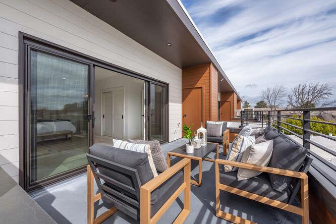 Detail Gallery Image 21 of 26 For 782 Elm #B,  San Carlos,  CA 94070 - 4 Beds | 3/1 Baths