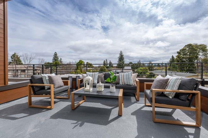 Detail Gallery Image 22 of 26 For 782 Elm #B,  San Carlos,  CA 94070 - 4 Beds | 3/1 Baths