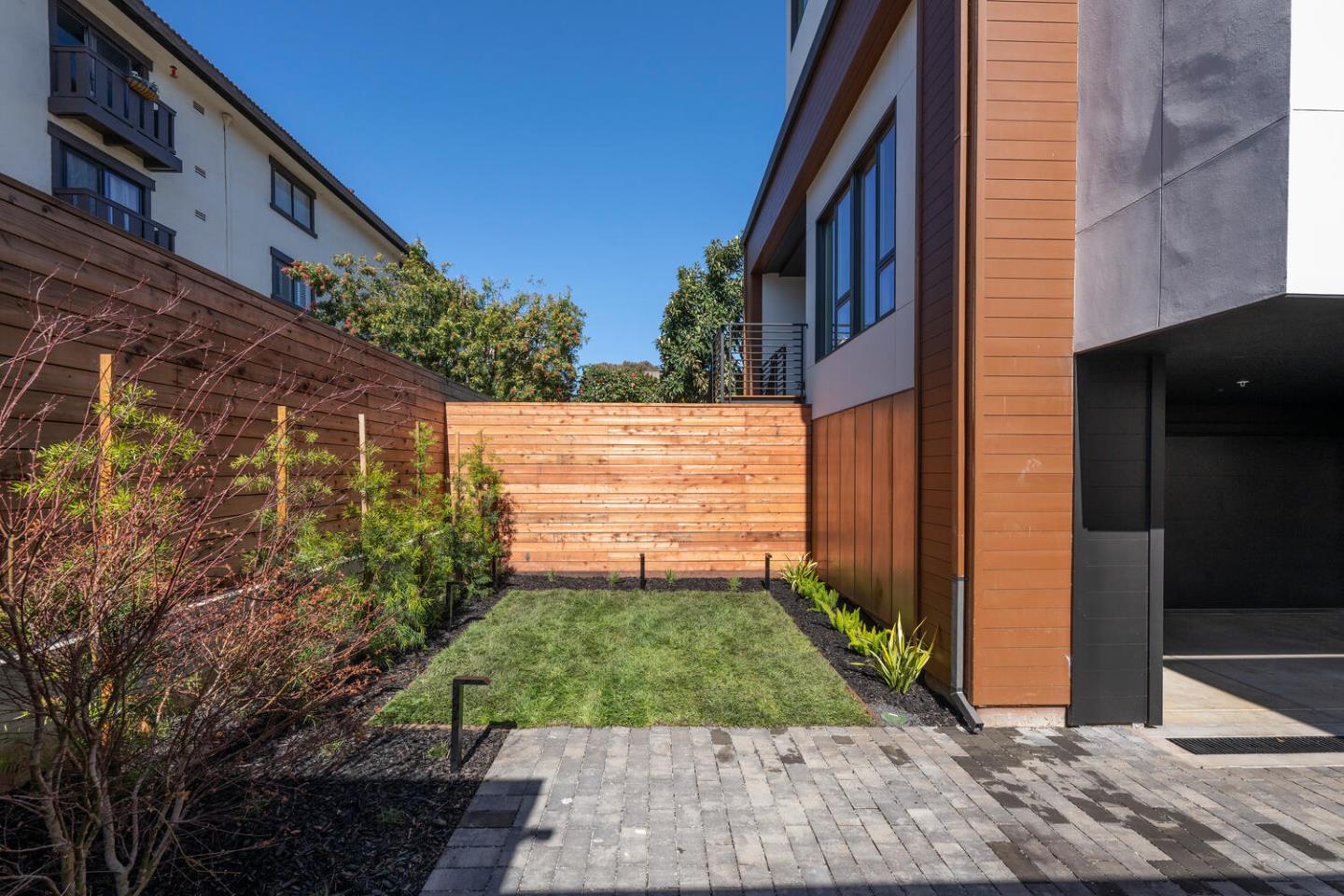 Detail Gallery Image 4 of 26 For 782 Elm #B,  San Carlos,  CA 94070 - 4 Beds | 3/1 Baths