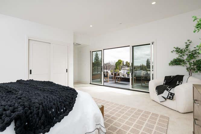 Detail Gallery Image 5 of 26 For 782 Elm #B,  San Carlos,  CA 94070 - 4 Beds | 3/1 Baths