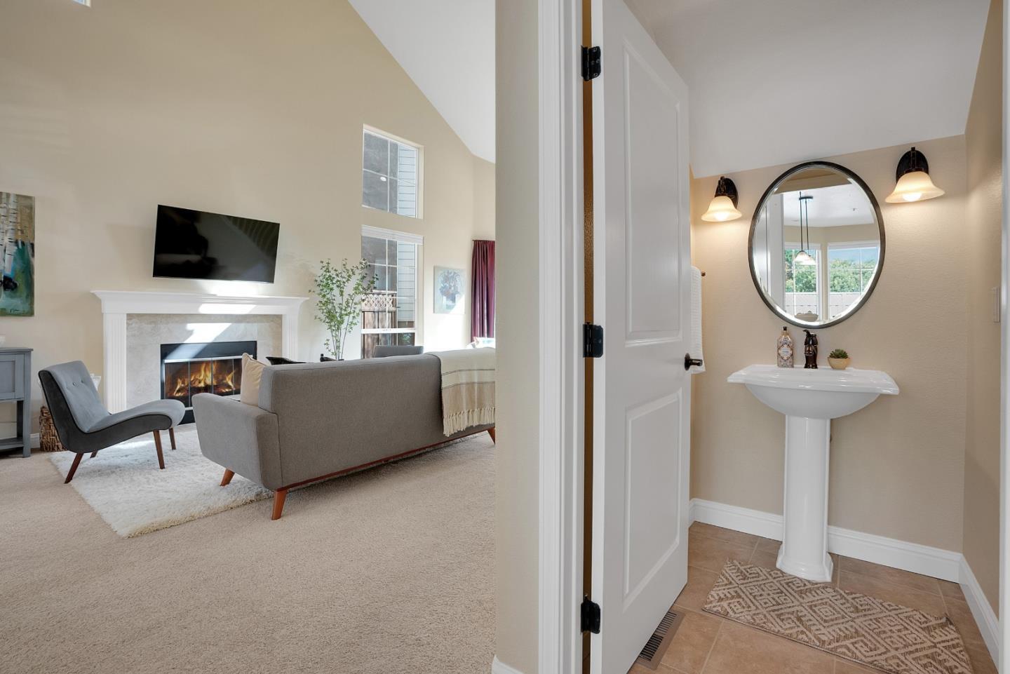 Detail Gallery Image 15 of 53 For 106 Santina Ct, Santa Cruz,  CA 95062 - 3 Beds | 2/1 Baths