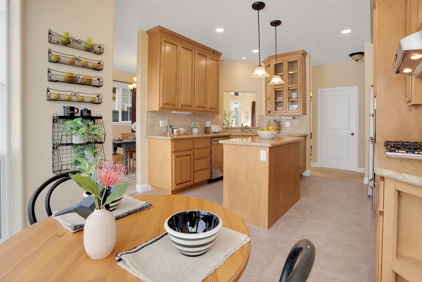 Detail Gallery Image 22 of 53 For 106 Santina Ct, Santa Cruz,  CA 95062 - 3 Beds | 2/1 Baths