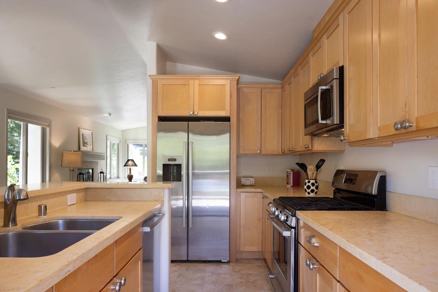 Detail Gallery Image 11 of 23 For 594 Viejo Rd, Carmel,  CA 93923 - 2 Beds | 2 Baths